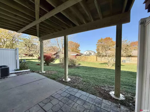 1716 Granada Lane, Lincoln, NE 68528