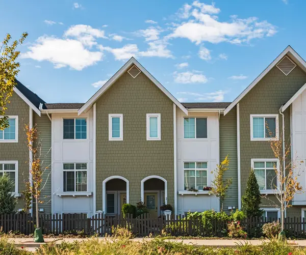 Condo vs. Townhouse: What’s the Difference