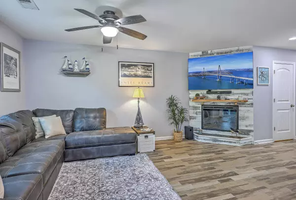 531 Truman Dr, Goose Creek, SC 29445