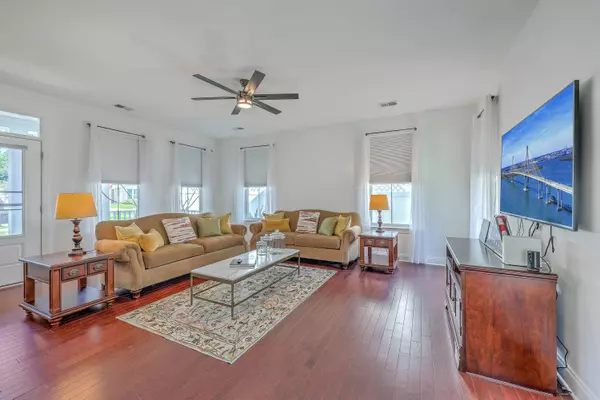 7401 Purser Ln, Hanahan, SC 29410