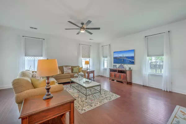 7401 Purser Ln, Hanahan, SC 29410