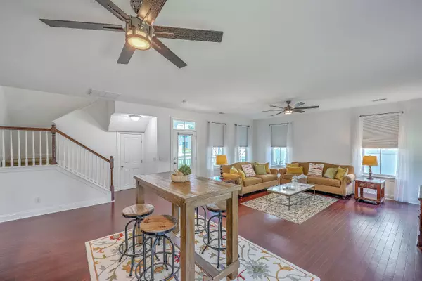 7401 Purser Ln, Hanahan, SC 29410