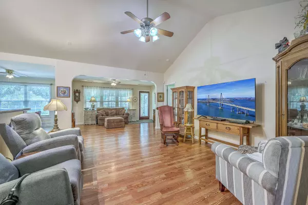 105 Irish Oak Dr, Goose Creek, SC 29445