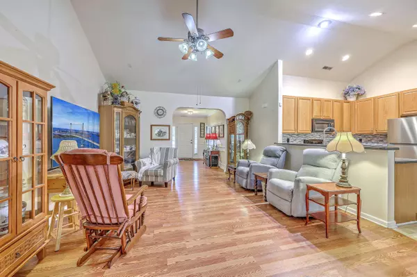 105 Irish Oak Dr, Goose Creek, SC 29445