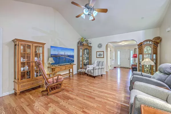 105 Irish Oak Dr, Goose Creek, SC 29445