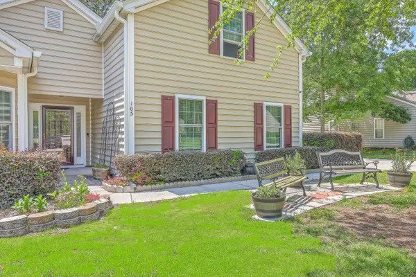 105 Irish Oak Dr, Goose Creek, SC 29445