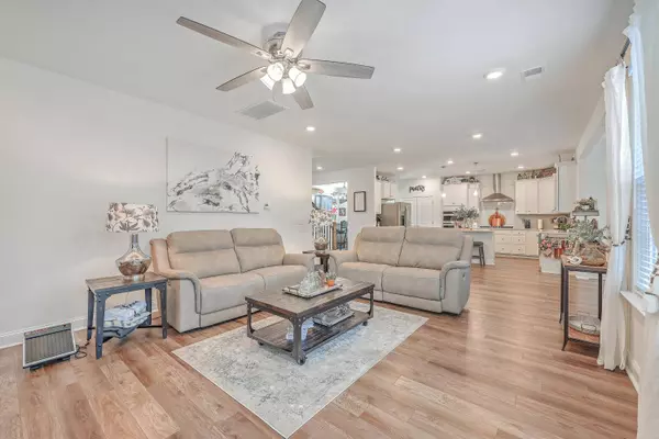 612 S Pointe Blvd, Summerville, SC 29483