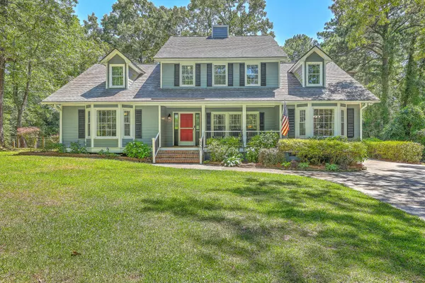 121 Woodland Dr, Summerville, SC 29485