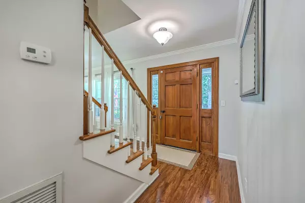 121 Woodland Dr, Summerville, SC 29485