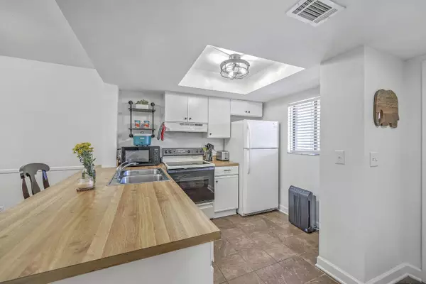 2174 Bees Ferry Rd #G, Charleston, SC 29414