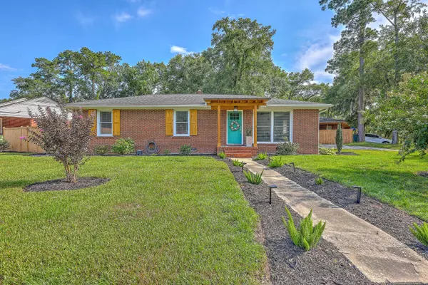 1105 Woodside Dr, Hanahan, SC 29410