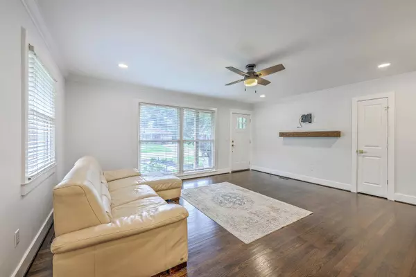 1105 Woodside Dr, Hanahan, SC 29410