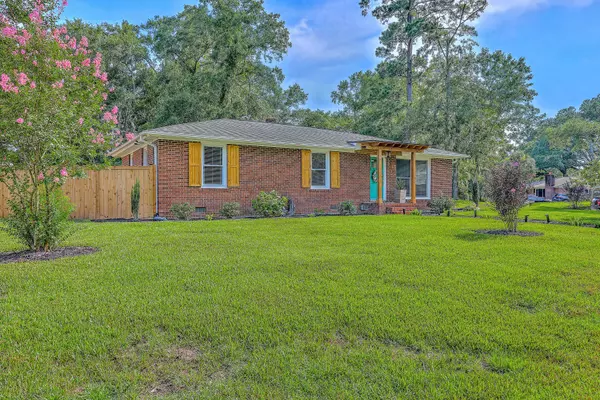 1105 Woodside Dr, Hanahan, SC 29410