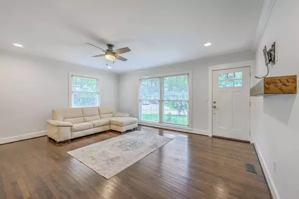 1105 Woodside Dr, Hanahan, SC 29410