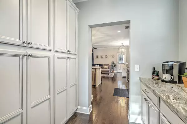 7402 Purser Ln, Hanahan, SC 29410