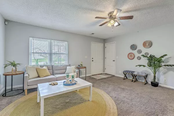 2317 Elegans Dr, North Charleston, SC 29405