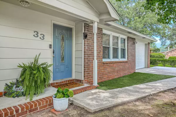 33 Oak Grove Rd, Goose Creek, SC 29445