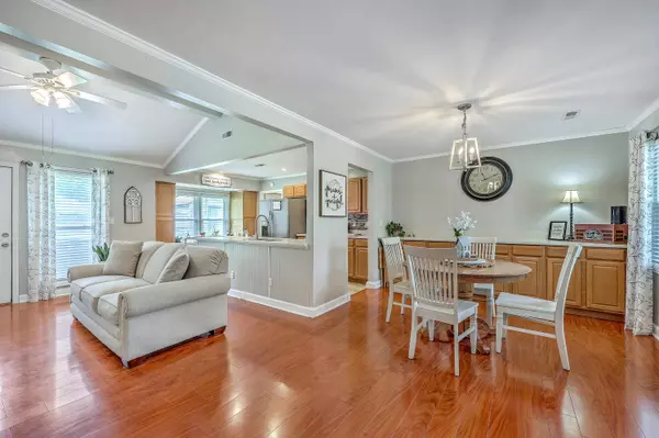 33 Oak Grove Rd, Goose Creek, SC 29445