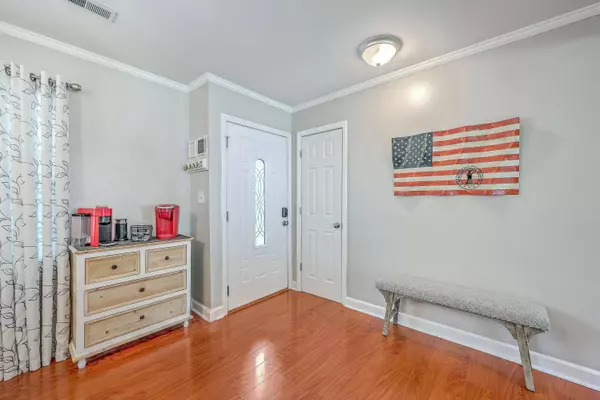 33 Oak Grove Rd, Goose Creek, SC 29445