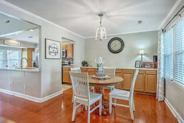 33 Oak Grove Rd, Goose Creek, SC 29445