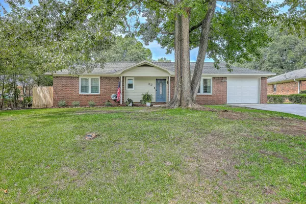 33 Oak Grove Rd, Goose Creek, SC 29445