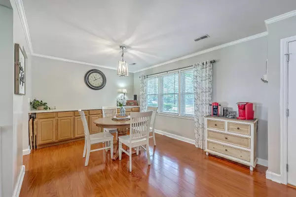 33 Oak Grove Rd, Goose Creek, SC 29445