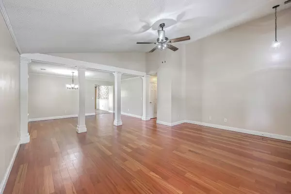8099 Old London, North Charleston, SC 29406