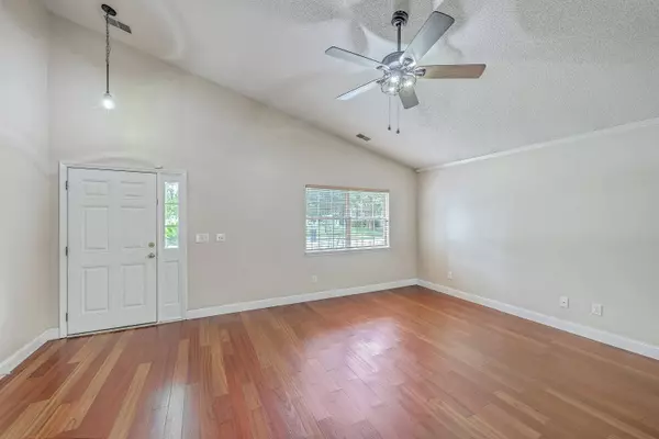 8099 Old London, North Charleston, SC 29406