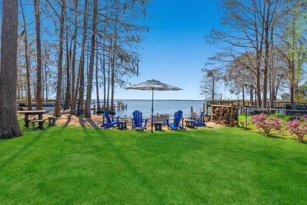 1129 Duboise Dr, Summerton, SC 29148