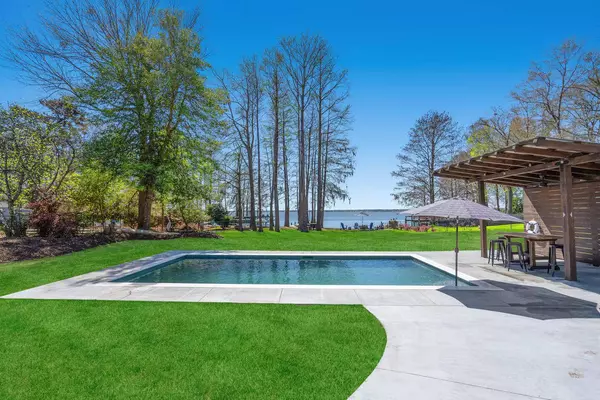 1129 Duboise Dr, Summerton, SC 29148