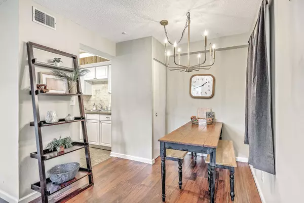 6240 Old Point Rd #C16, Hanahan, SC 29410