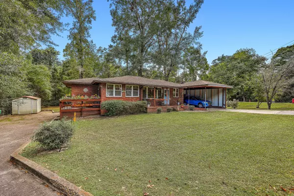 2 Mood Dr, Summerton, SC 29148