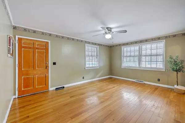 4745 Churchill Rd, North Charleston, SC 29405