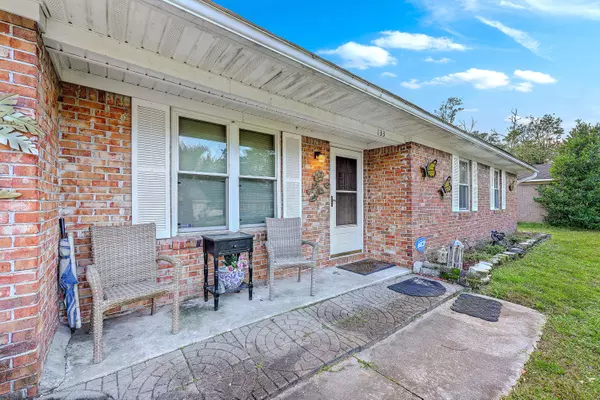 133 E Edgefield Dr, Summerville, SC 29483