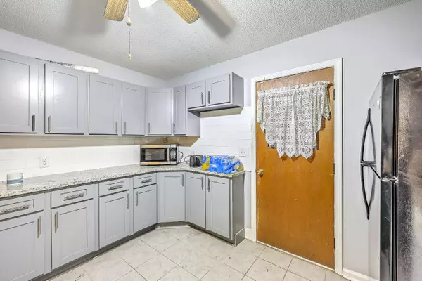 133 E Edgefield Dr, Summerville, SC 29483