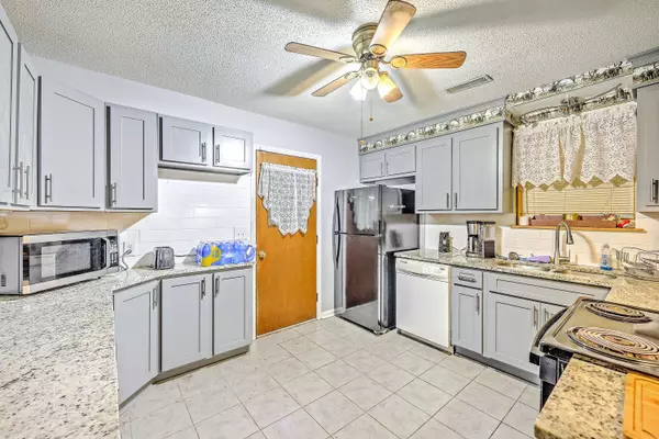 133 E Edgefield Dr, Summerville, SC 29483