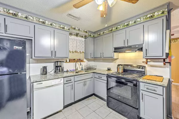 133 E Edgefield Dr, Summerville, SC 29483