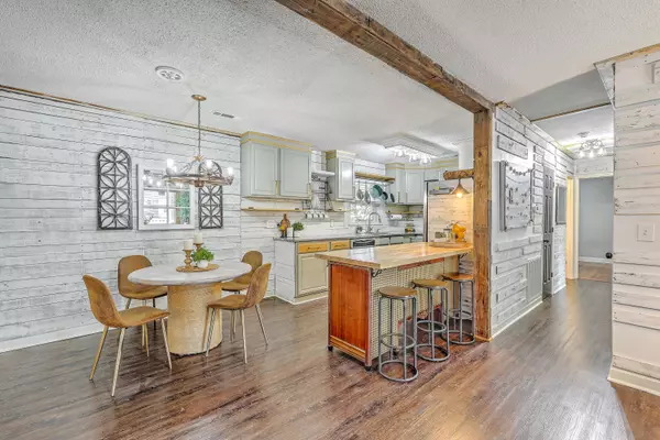 16 Newark Ave, Goose Creek, SC 29445