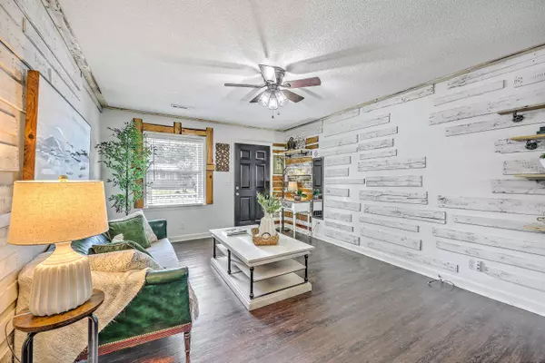 16 Newark Ave, Goose Creek, SC 29445