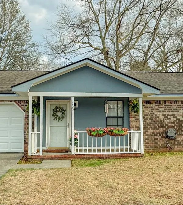 205 Kentucky Dr, Ladson, SC 29456
