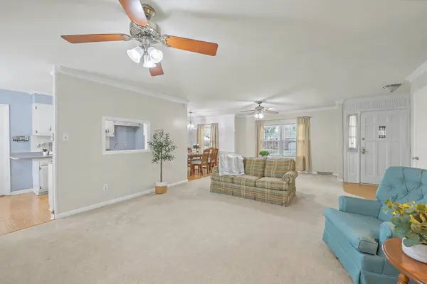 8465 Yorkshire Ln, North Charleston, SC 29406