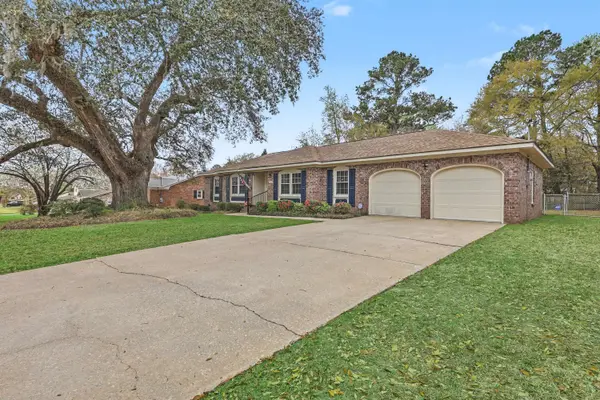 8465 Yorkshire Ln, North Charleston, SC 29406