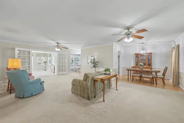 8465 Yorkshire Ln, North Charleston, SC 29406