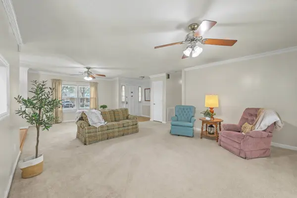 8465 Yorkshire Ln, North Charleston, SC 29406