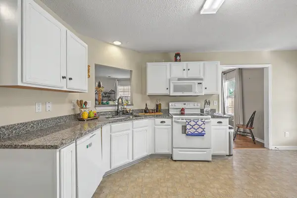 300 Dunning Rd, Summerville, SC 29486