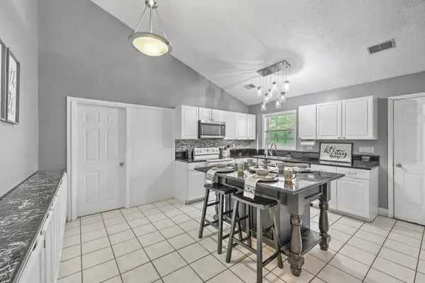 106 Bradd St, Summerville, SC 29483