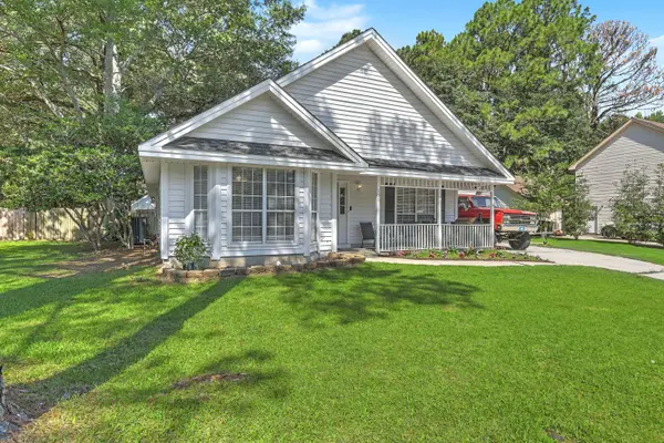 106 Bradd St, Summerville, SC 29483