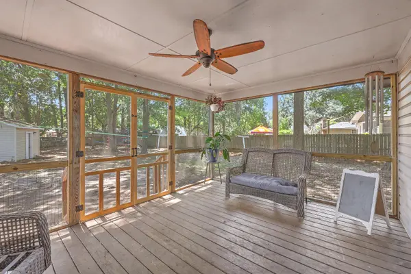 1203 Valley Dr, Hanahan, SC 29410