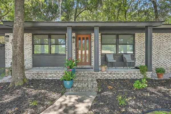 1203 Valley Dr, Hanahan, SC 29410