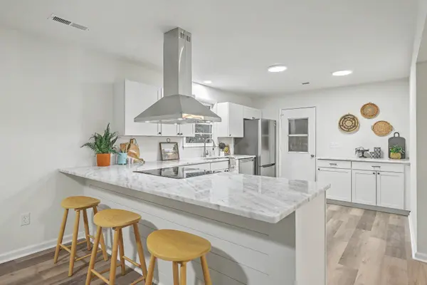1234 Woodside Dr, Hanahan, SC 29410